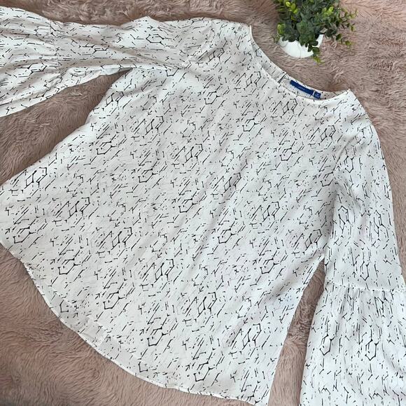 Apt. 9 White Abstract Print Bell Sleeve Lightweight Career Blouse Size: Med - Picture 1 of 10